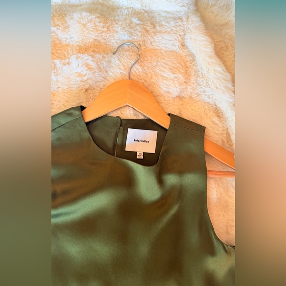 Reformation Jessalyn Silk Dress In Moss Garden, NWOT, NEVER WORN, NO FLAWS. - Picture 9 of 14